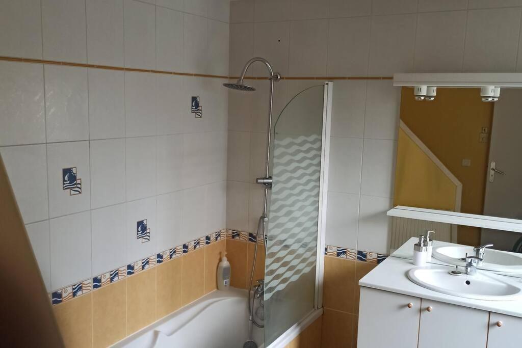 Petite Maison De Bourg Proche A84 Ducey-Les Cheris Kültér fotó